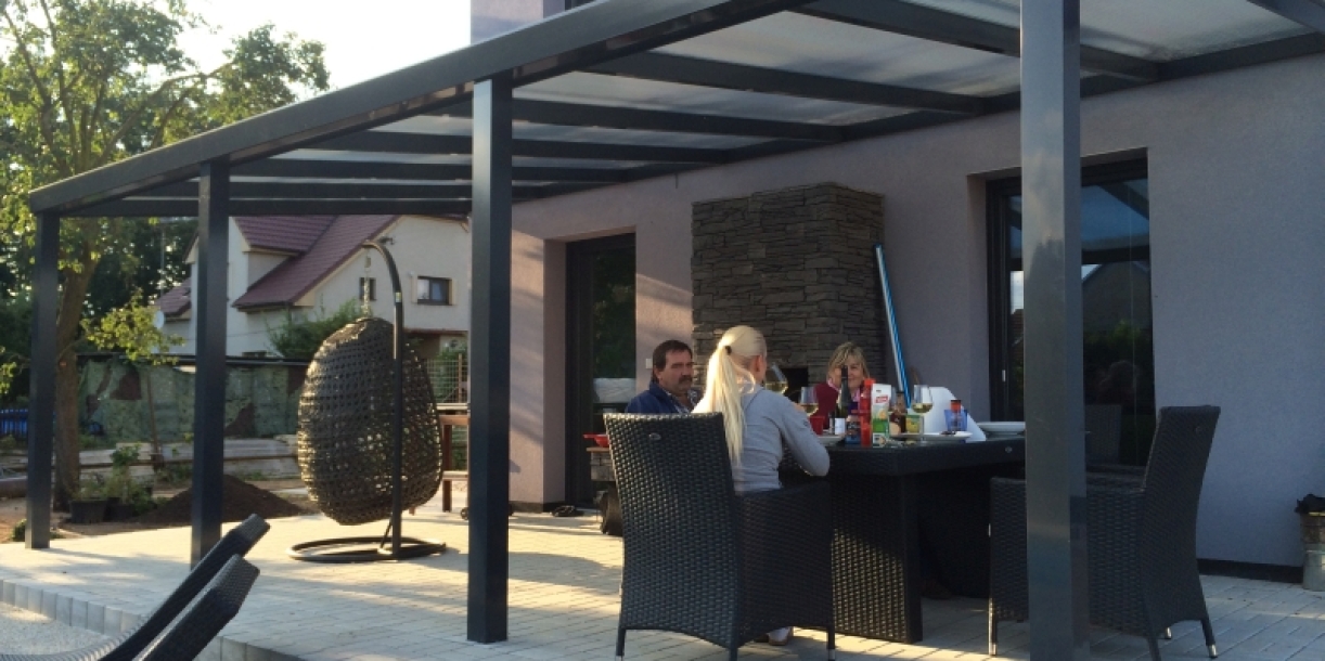 Hliníkové přístřešky - využijte montáž zdarma