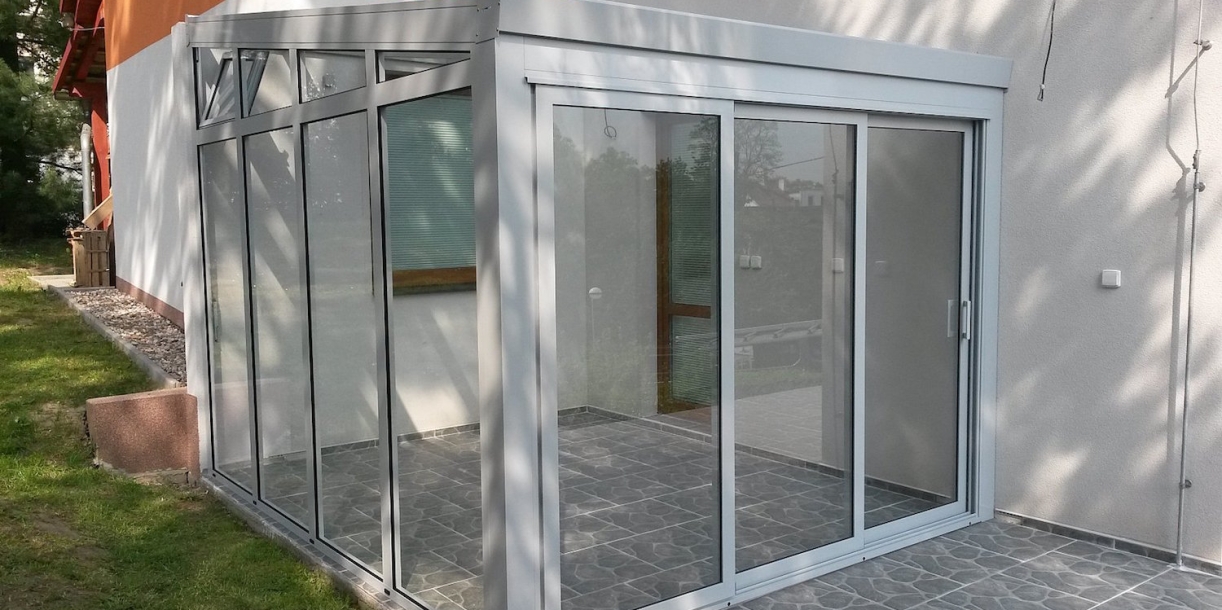 Hliníkové přístřešky zhotovené do 3 týdnů