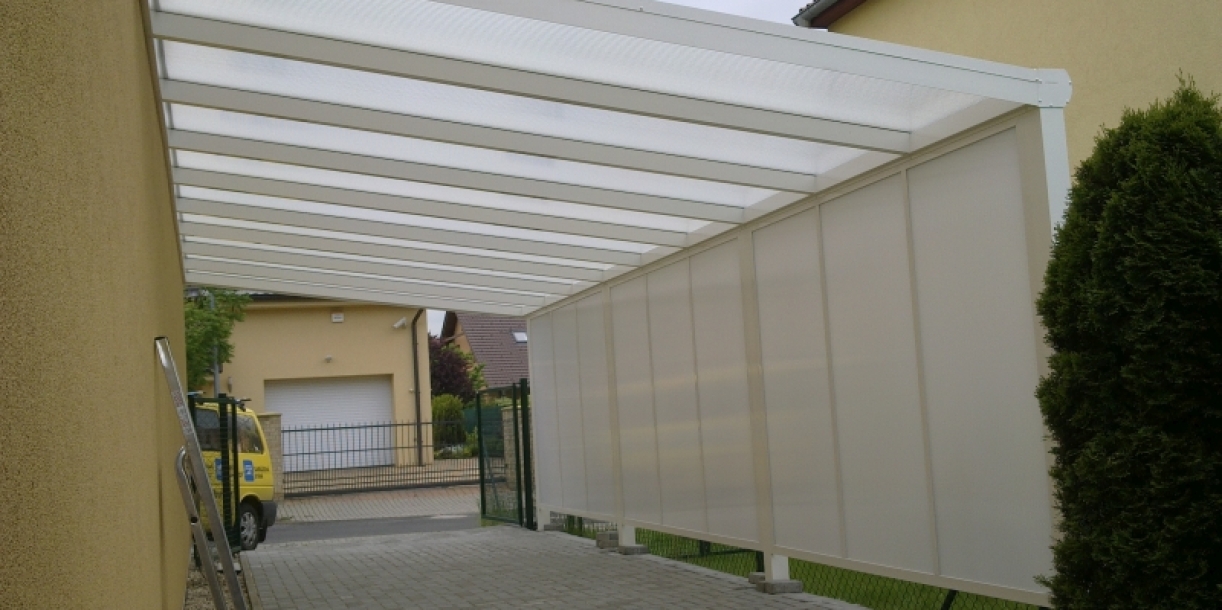 Moderní garážové stání pro váš automobil