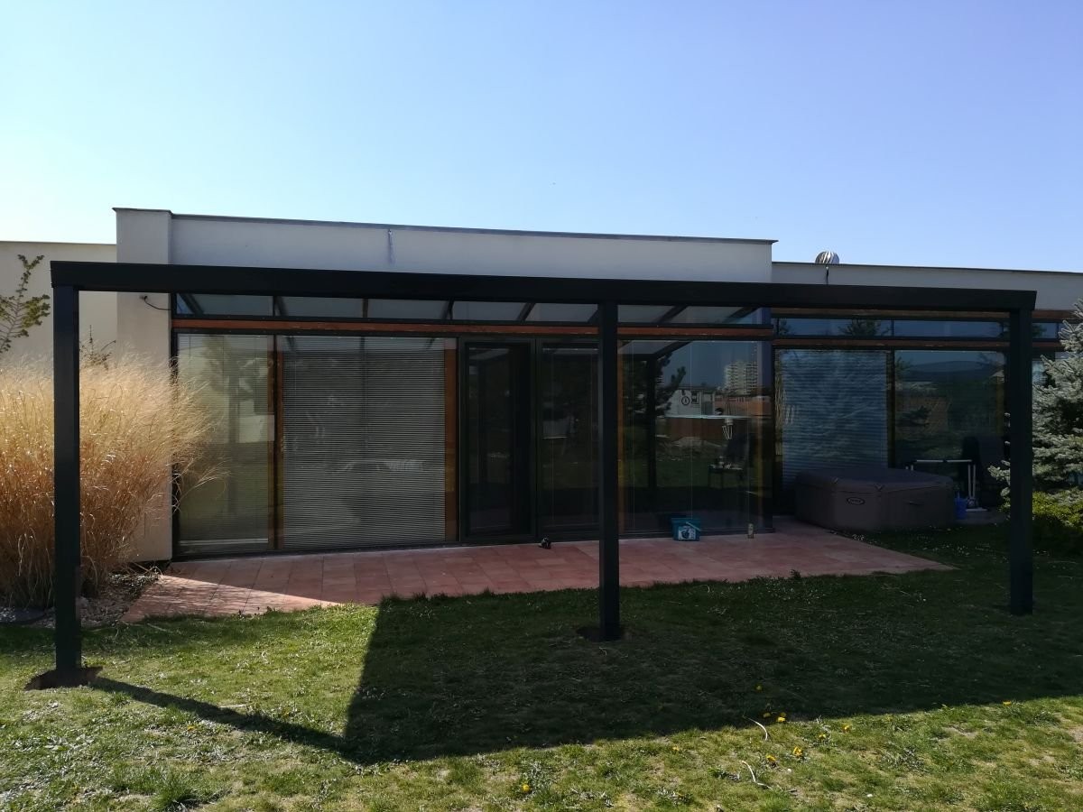 hliníková pergola dvorek